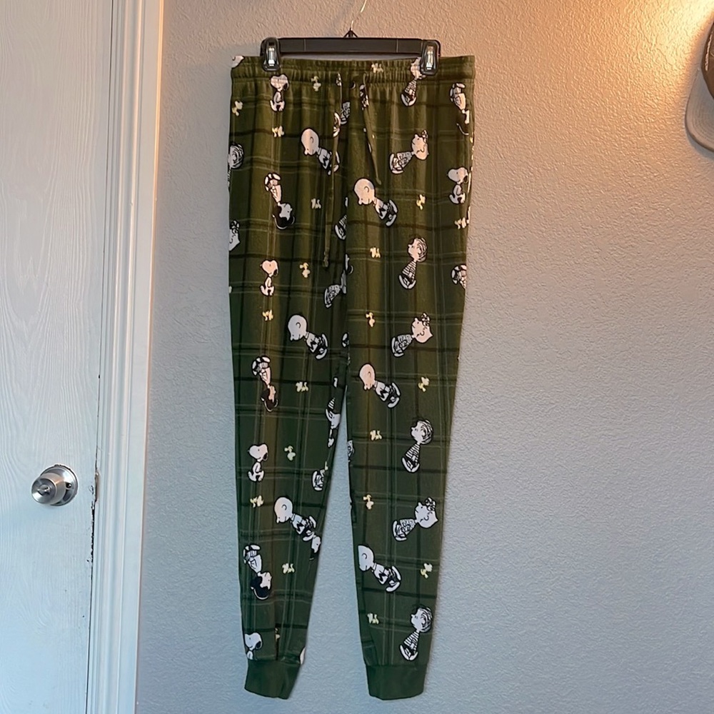 Brand Peanut original size M color green.